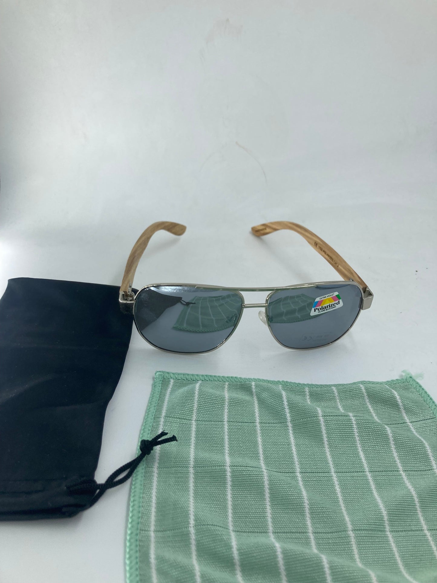 27. Sonnenbrille, Bügel aus Bambus und holz speigel mit schwarz linse , bügel aus nussbaum , polarized und uv400 schutz