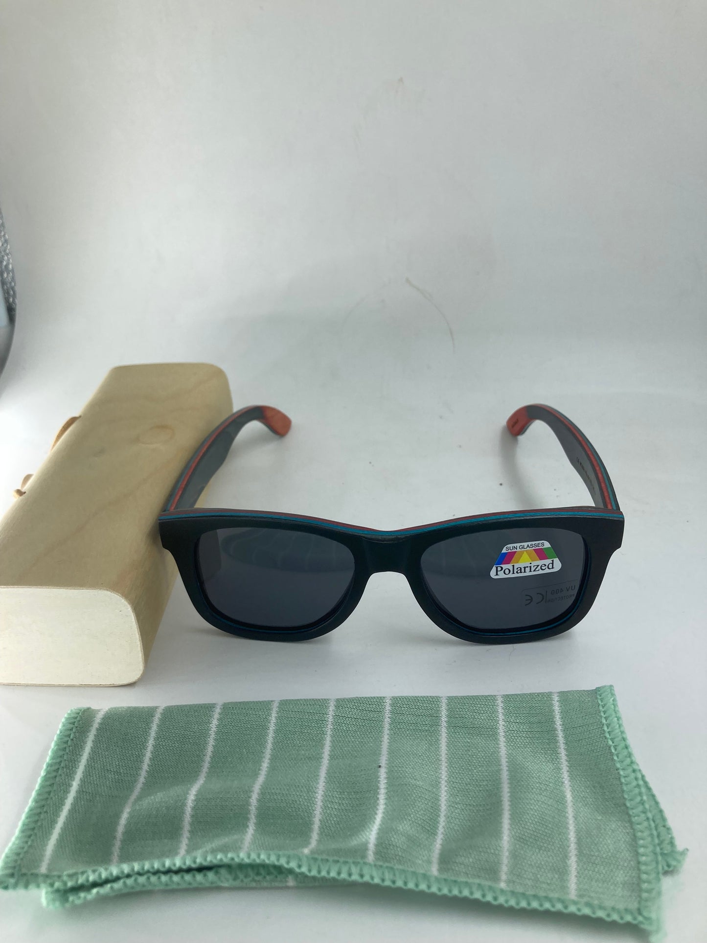 13. Sonnenbrille, Rahmen komplett aus Holz skateboard - schwarz mit schwarz linse - polarized und uv400