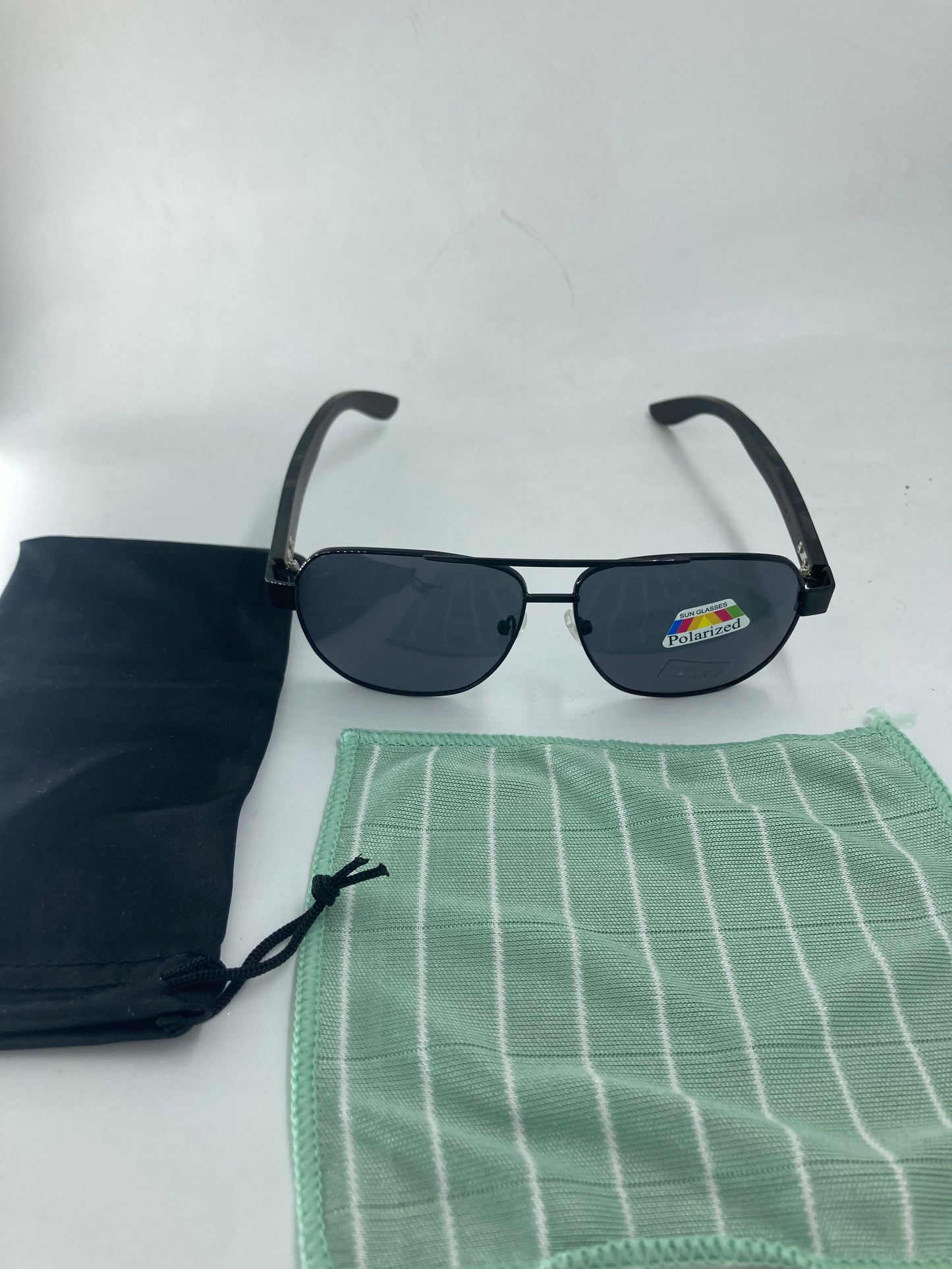 29. Sonnenbrille, Bügel aus Bambus und holz schwarz mit schwarz linse , bügel aus ebenholz , polarized und uv400 schutz