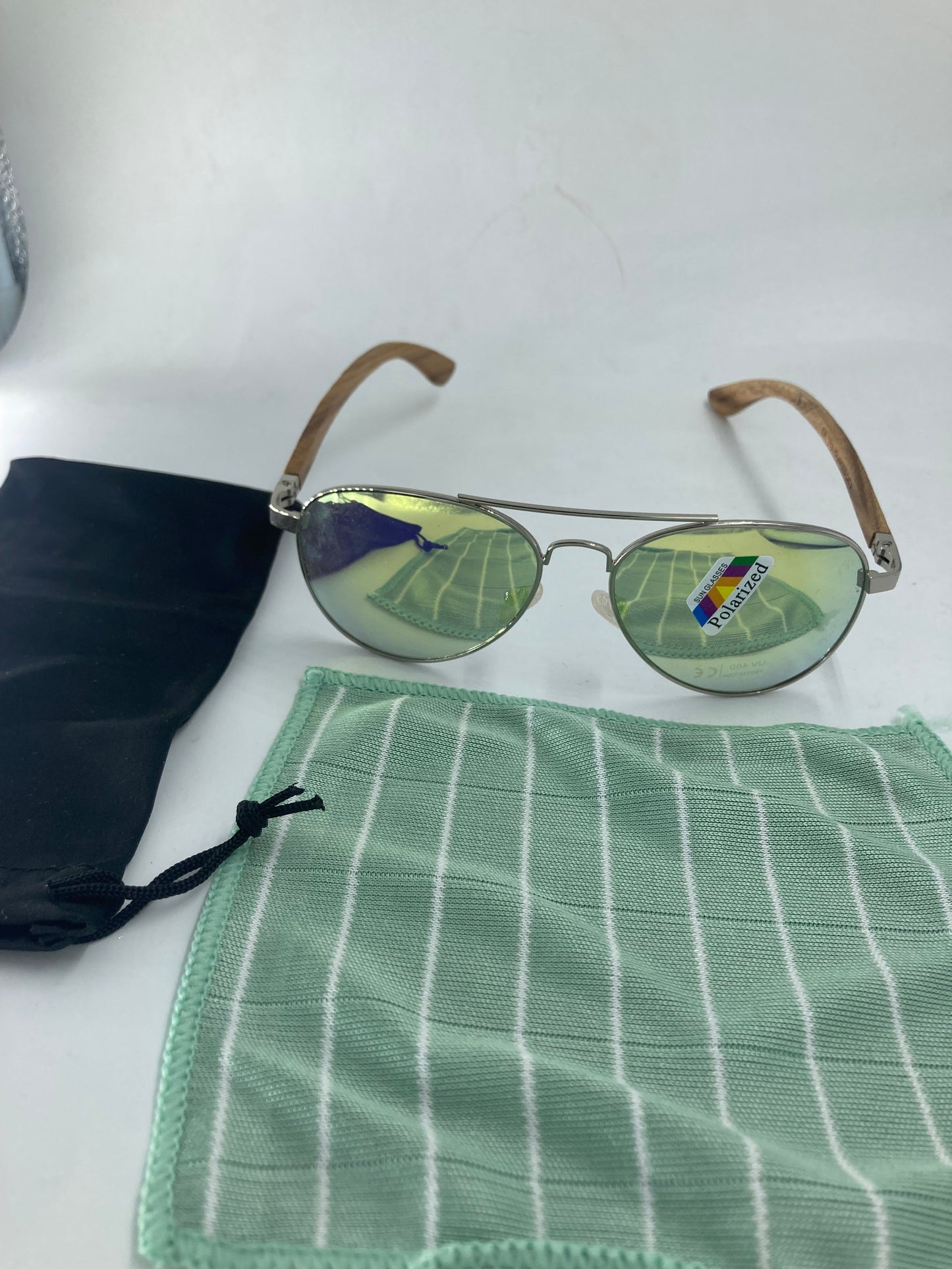 31. Sonnenbrille, Bügel aus Bambus und holz Pilotenbrillen gold mit schwarz linse , bügel aus nussbaum , polarized und uv400 schutz