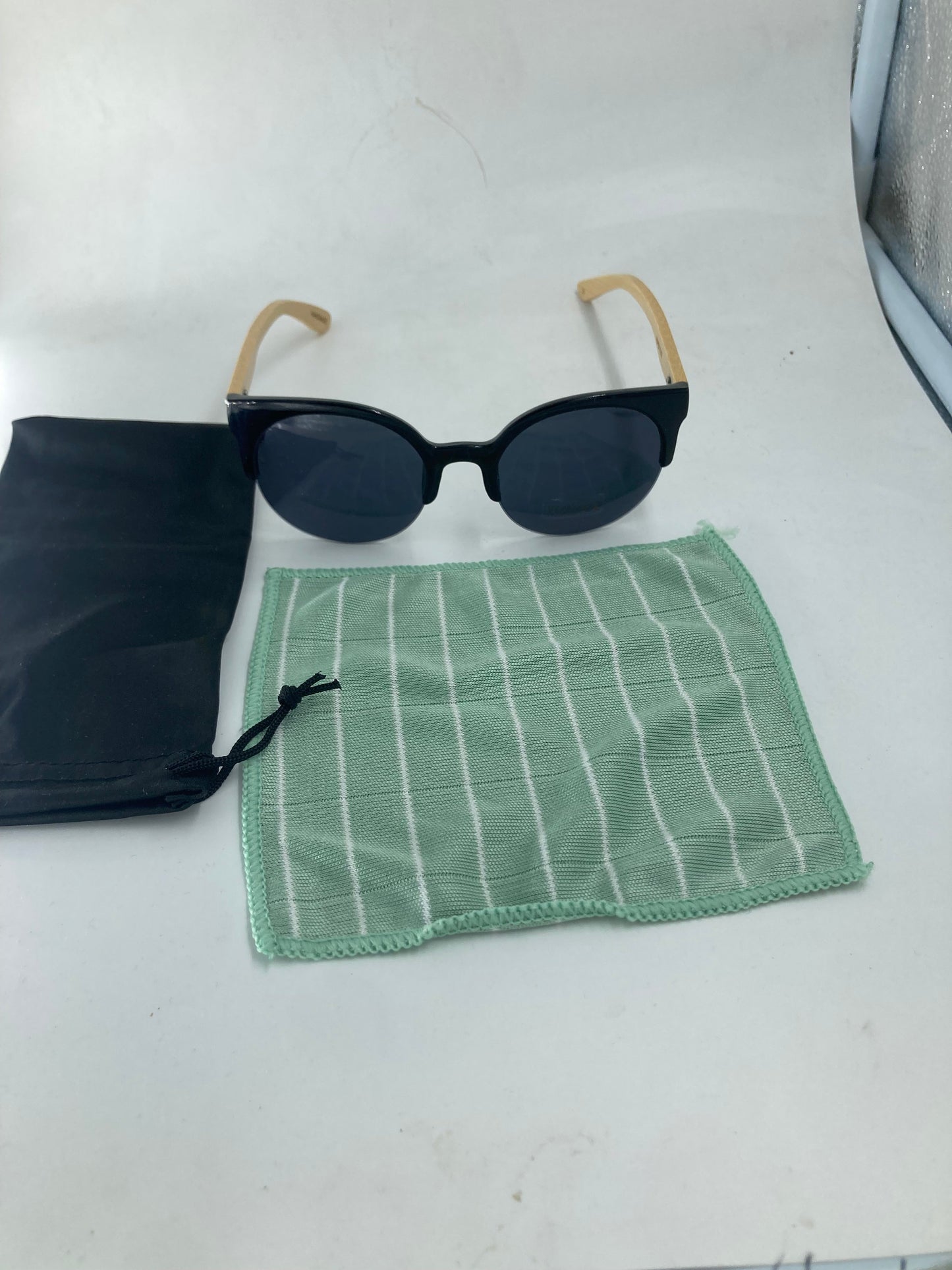 65. Sonnenbrille, Bügel aus Bambus und holz schwarz sonnenbrille mit schwarz linse,bügel aus bambus,uv400 schutz