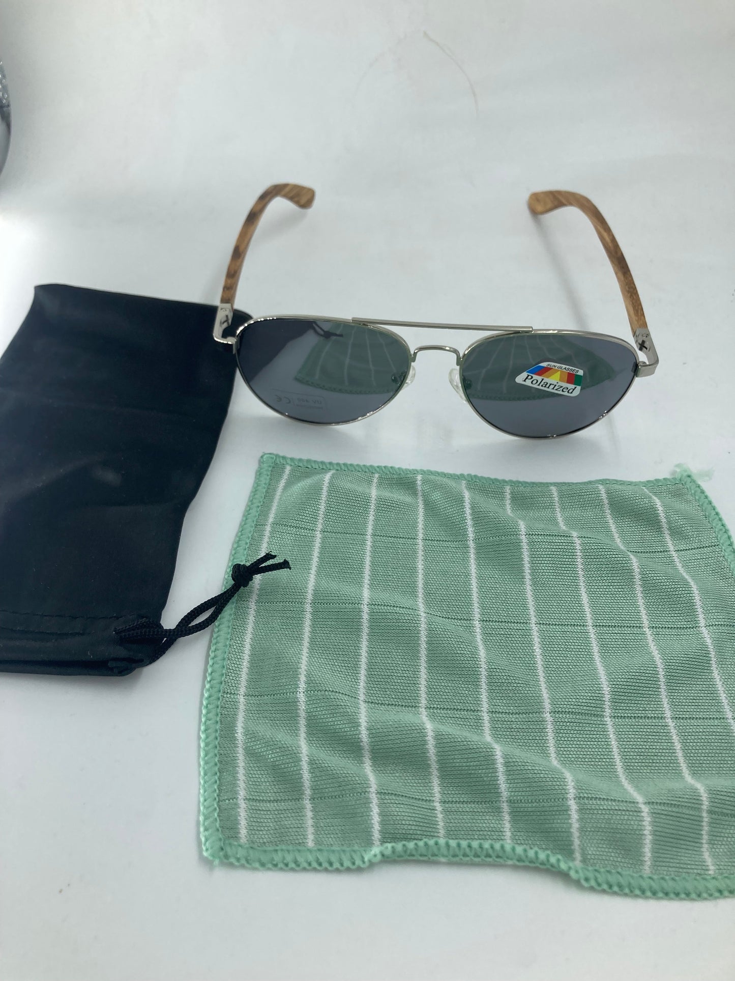 41. Sonnenbrille, Bügel aus Bambus und holz Pilotenbrillen spiegel mit schwarz linse , bügel aus nussbaum , polarized und uv400 schutz