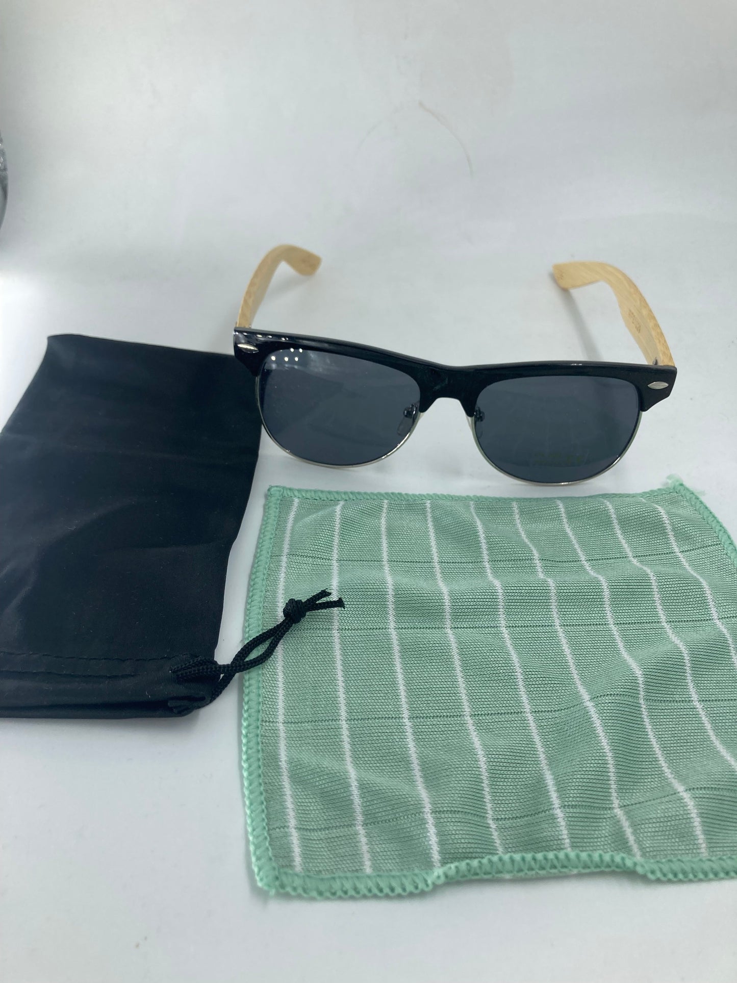 72. Sonnenbrille, Bügel aus Bambus und holz schwarz sonnenbrille,mit metal pip in ecke,mit schwarz linse,bügel aus bambus,uv400 schutz2.