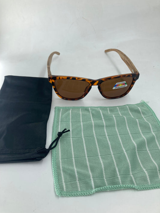 53. Sonnenbrille, Bügel aus Bambus und holzsonnenbrillen tiger mit braun linse , bügel aus nussbaum , polarized und uv400 schutz