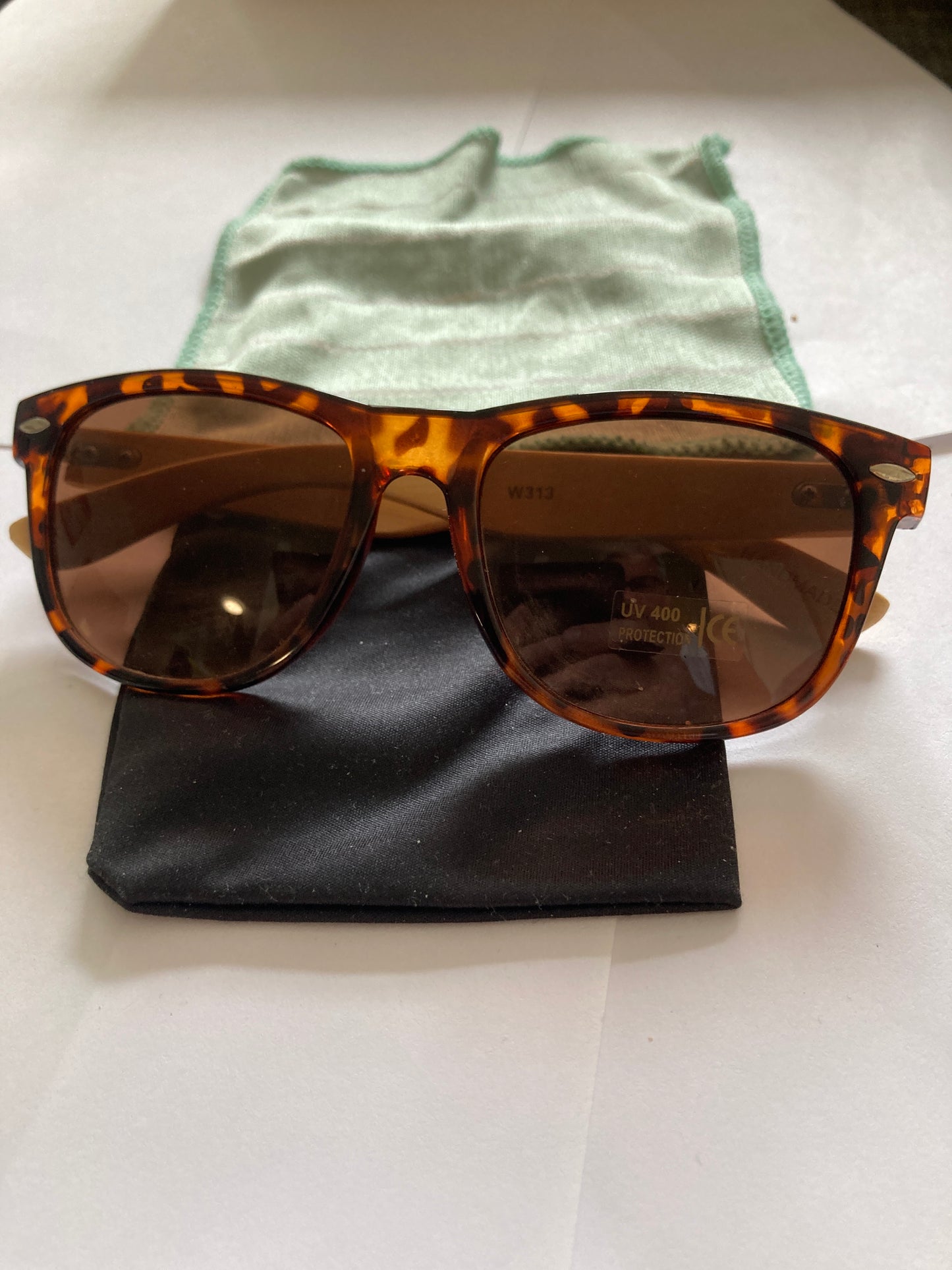 27.Sonnenbrille, Bügel aus Bambus,schwarz oder braun linsen mit schwarz linse ,  uv400 schutz