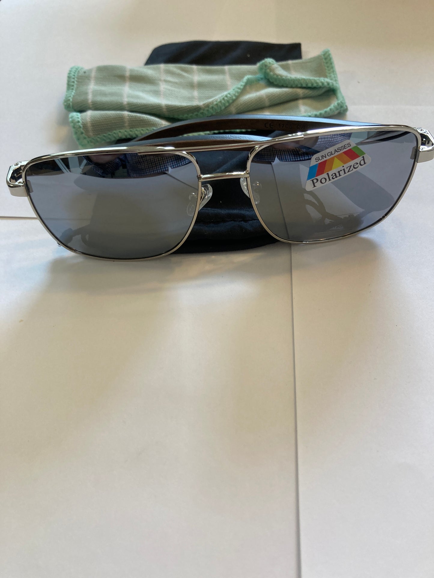 20.Sonnenbrille, Bügel aus Bambus und holz speigel mit schwarz linse , bügel aus nussbaum , polarized und uv400 schutz