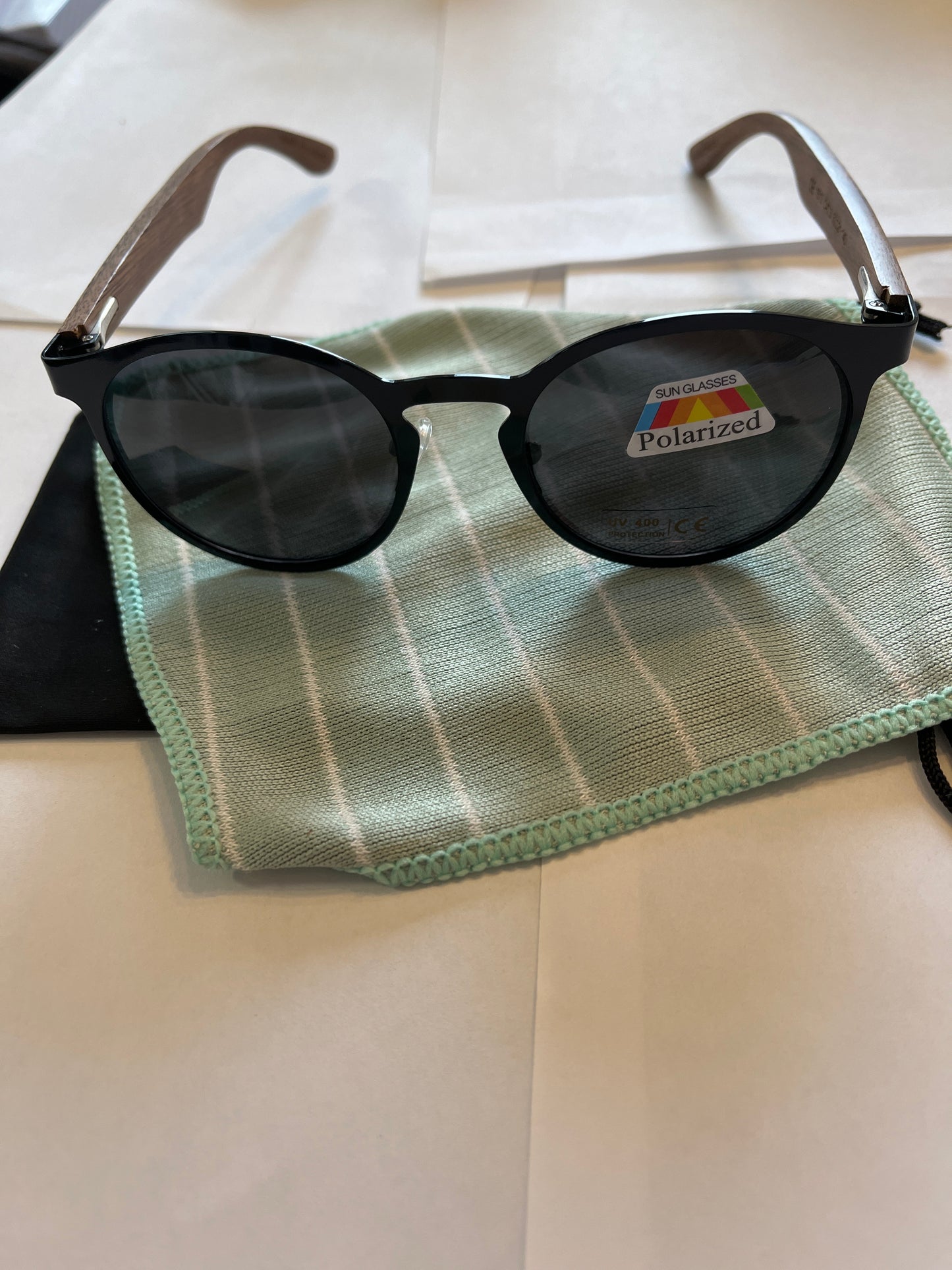 16. Sonnenbrille, Bügel aus Bambus und holz schwarz mit metallrahmen - schwarz linse ,bügel aus nussbaum , polarized und uv400 schutz