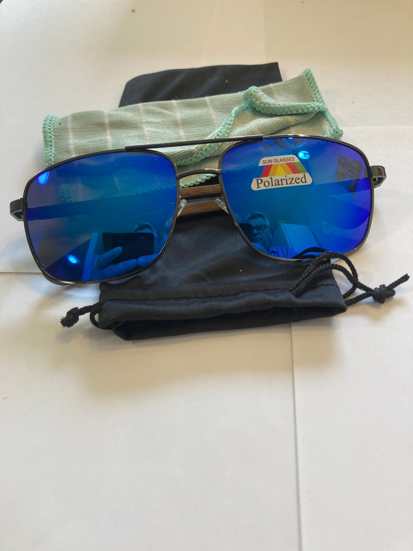 20.Sonnenbrille, Bügel aus Bambus und holz speigel mit schwarz linse , bügel aus nussbaum , polarized und uv400 schutz