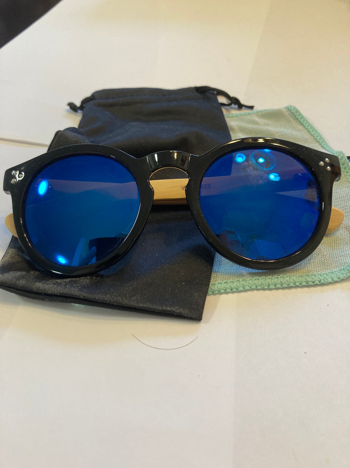 3. Sonnenbrille, Bügel aus Bambus  und uv400 schutz
