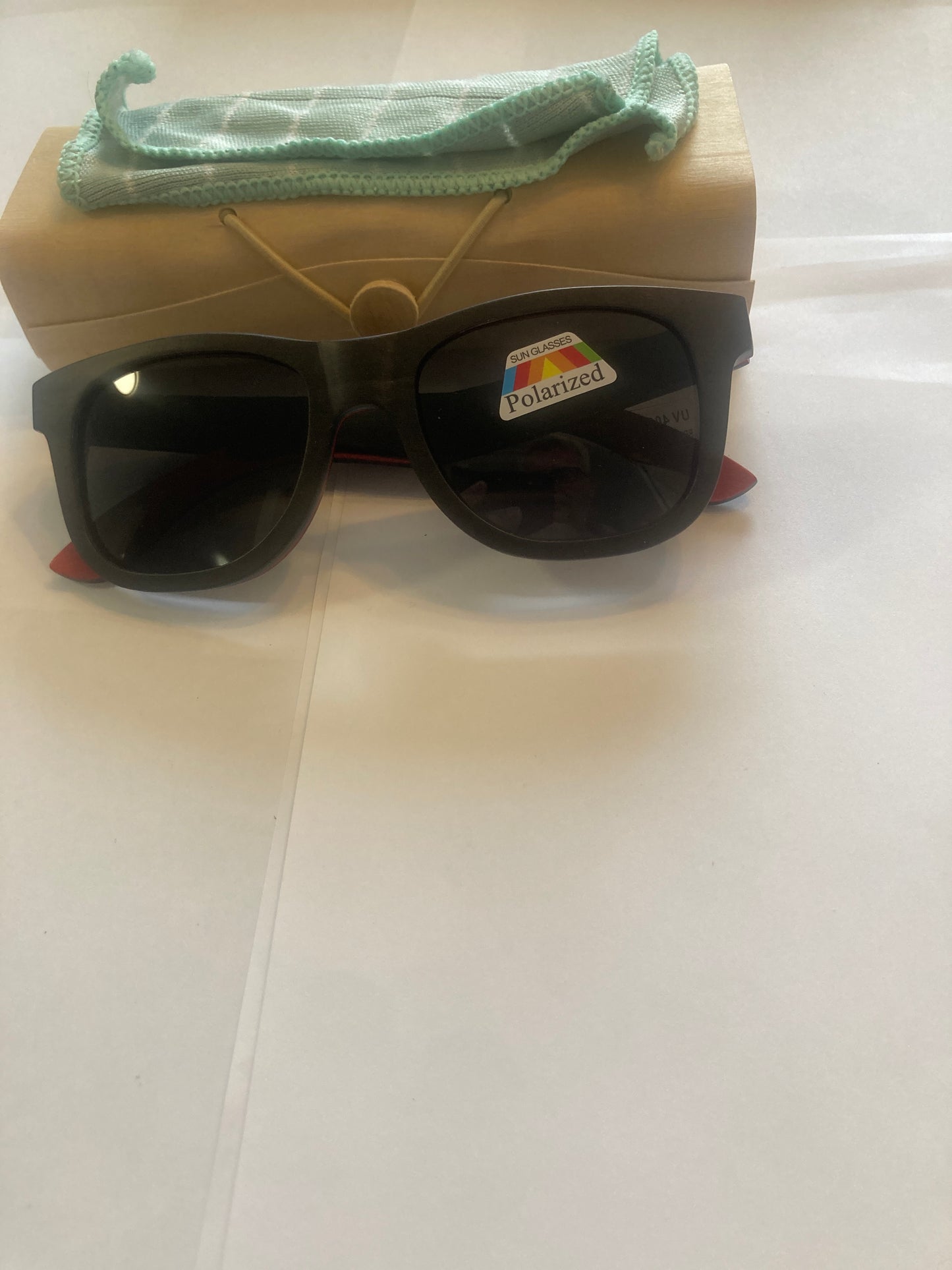 9.Sonnenbrille, Rahmen komplett aus Holz skateboard rot - schwarz linse - polarized und uv400 nr 3008