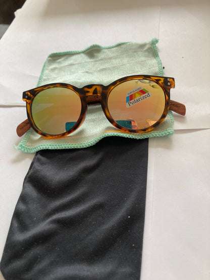 22. Sonnenbrille, Bügel aus  holz verschiedene farbarten mit verschiedenen farbarten linsen  , polarized und uv400 schutz